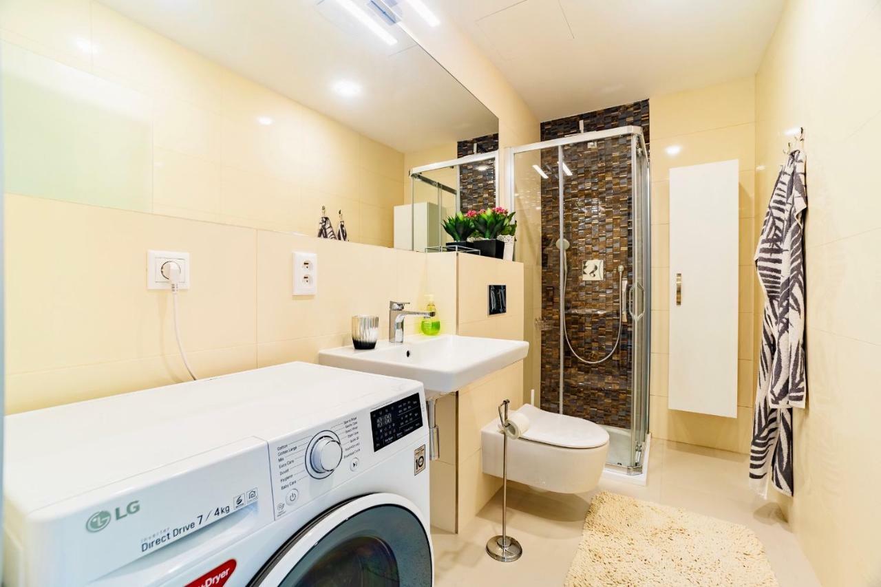 Ines Apartment Прага Екстериор снимка